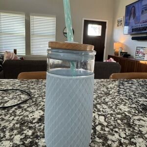 Elegant Light Blue Diamond Pattern Tumbler with Straw